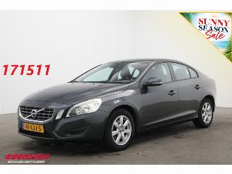 Voiture accidenté Volvo S-60 1.6 T3 AUT Kinetic Navi Cliam Cruise PDC 2012/6