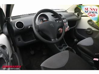 Peugeot 107 1.0-12V XR 3-drs picture 10