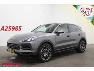 Vaurioauto  passenger cars Porsche Cayenne 3.0 E-Hybrid Sport Chrono PASM PDLS Memory Leder SHZ Clima Navi Camera PDC 2019/11
