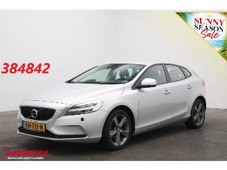 Vaurioauto  passenger cars Volvo V-40 2.0 T3 Momentum Navi Cruise SHZ PDC LMV 2016/9