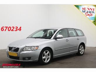 Coche accidentado Volvo V-50 1.6 D2 S/S Kinetic Cruise Navi Clima Leder SHZ PDC 2011/12