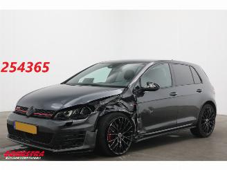 Schadeauto Volkswagen Golf 2.0 TSI GTI DSG LED ACC Apple/Android Camera SHZ 2016/3
