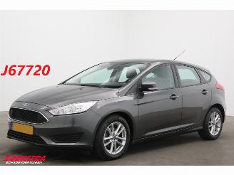 damaged passenger cars Ford Focus 1.0 Trend Edition Navi Cruise PDC 51.689 km! 2015/9