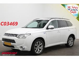 Unfallwagen Mitsubishi Outlander 2.0 PHEV instyle 4WD Schuif/kantel Navi Clima Leder SHZ Camera PDC AHK 2014/9