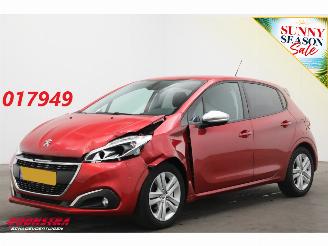 Coche accidentado Peugeot 208 1.2 PureTech Signature Cruise Navi Airco Apple/Android PDC 2019/5