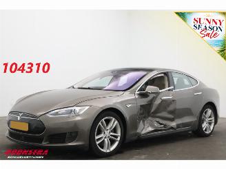 Damaged car Tesla Model S 70D Pano ACC Leder Memory SHZ Virtual Camera PDC AHK 2015/12