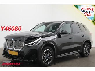 Voiture accidenté BMW iX1 eDrive20 67 kWh M Sport Pano ACC Navi Clima SHZ Apple/Android Camera PDC AHK 2024/3