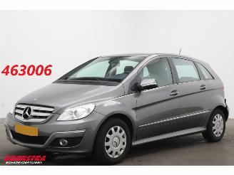 Vaurioauto  passenger cars Mercedes B-klasse 170 Aut. Cruise Airco PDC Org. NL + NAP 2009/2