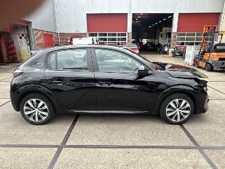 Peugeot 208  picture 2