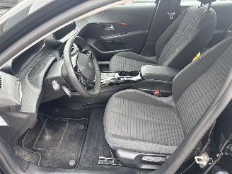 Peugeot 208  picture 6