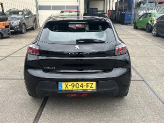 Peugeot 208  picture 3