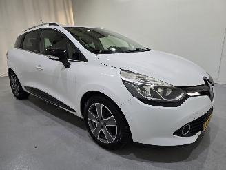 damaged passenger cars Renault Clio Estate 0.9 TCe Night&Day 66kw Bjr.2014 2014/8