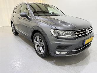 Schadeauto Volkswagen Tiguan 1.4 TSI Highline Aut6 Pano/Clima 2017/4