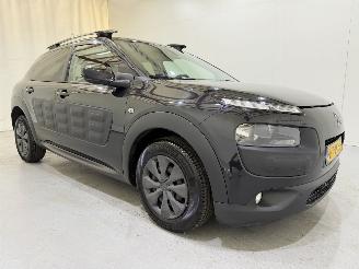 Damaged car Citroën C4 cactus 1.6 Blue HDI 100 Shine Pano/Navi 2015/12