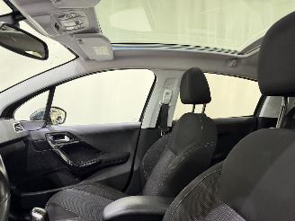 Peugeot 208 HB 1.2 Allure Navi/Clima/Pano picture 30