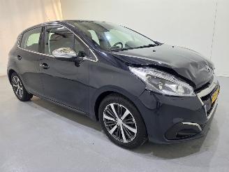 Damaged car Peugeot 208 1.2 PureTech Allure 5Drs 81Kw Bjr.2019 2019/3