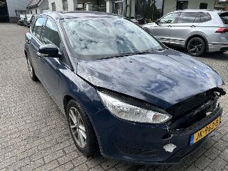 Ford Focus 1.0   5 Drs picture 4