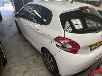 Peugeot 208 1.2 VTI  Active picture 5