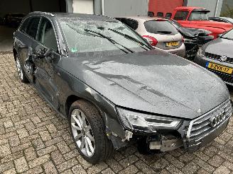 Audi A4 Avant  35 TDI Automaat picture 3