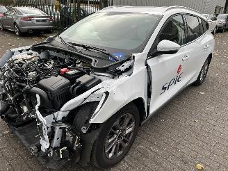 skadebil auto Ford Focus Stationcar 1.0 EcoBoost Hybrid Titanium  ( nieuw prijs 38000,00 ) 2024/3