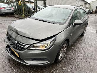 uszkodzony samochody osobowe Opel Astra Sports Tourer 1.0 Turbo  120 Jaar Edition 2019/5