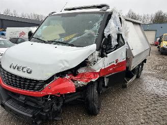 skadebil bedrijf Iveco Daily 35-140 Hi-Matic  ( vuilnisophaal voor kleine containers ) 2021/7