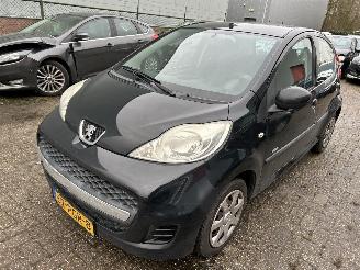 škoda osobní automobily Peugeot 107 1.0-12V  Millesim 200   5 Drs-Airco 2011/1