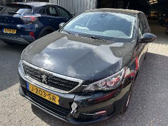 Auto incidentate Peugeot 308 SW  1.2 PureTech  Bluelease Active 2020/10