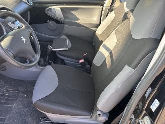 Peugeot 107 1.0  3 Drs picture 6