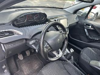 Peugeot 208 1.2 Puretech  Allure picture 17