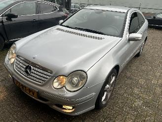krockskadad bil auto Mercedes C-klasse Sportcoupe 160   ( 120613 Km ) 2005/8