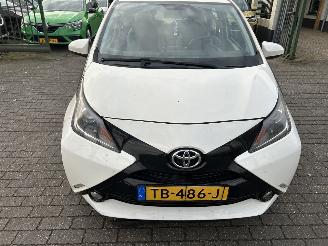 Toyota Aygo 1.0 VVT-i  x-Wave   5 Drs picture 3