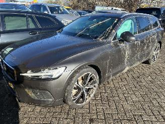 Voiture accidenté Volvo V-60 2.0 T6 AWD  Recharge Plug-in Hybrid Ultra Bright  ( Leer-Panoramadak ) 2025/3