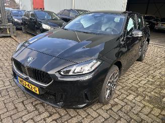 Auto incidentate BMW 1-serie 120  Automaat   ( 4457 Km )   nieuw prijs 45000,00 2025/6