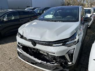Auto incidentate Renault Captur 1.6 E-Tech Full Hybrid Esprit Alpine  Automaat  ( NW Prijs 41000,00 ) 2025/5
