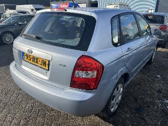 Kia Cerato 2.0  EX   5 Drs picture 4