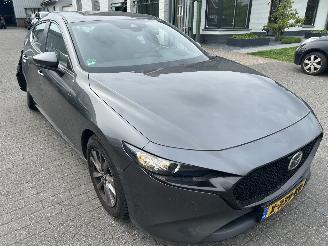 Mazda 3 2.0 SkyActive-G  Hybrid picture 3