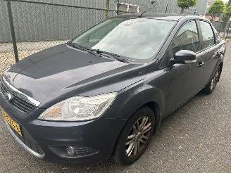 skadebil auto Ford Focus 2.0 Sedan Ghia 2008/9