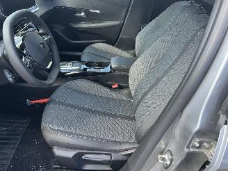 Peugeot 208 1.2 Hybrid  Automaat Allure picture 13