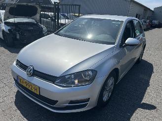 krockskadad bil auto Volkswagen Golf 1.0 TSI   5 drs 2017/1