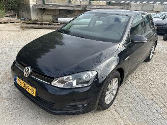 skadebil auto Volkswagen Golf 1.0 TSI   5 Drs 2016/2