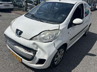 krockskadad bil auto Peugeot 107 1.0 2011/11