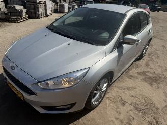 damaged passenger cars Ford Focus 1.0 Lease Edition 2017/11