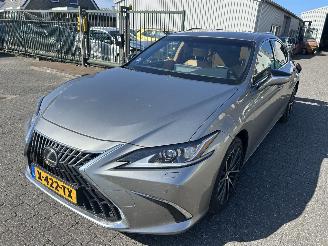 Unfallwagen Lexus ES 300h Business Line  Automaat  ( Leer - Schuifdak ) 2024/2