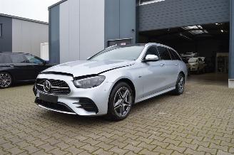 Damaged car Mercedes E-klasse E300DE HYBRID EQ POWER AMG NW MODEL 2021 2020/12