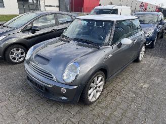 krockskadad bil auto Mini Mini COOPER S 120 KW LEDER XENON 2003/10
