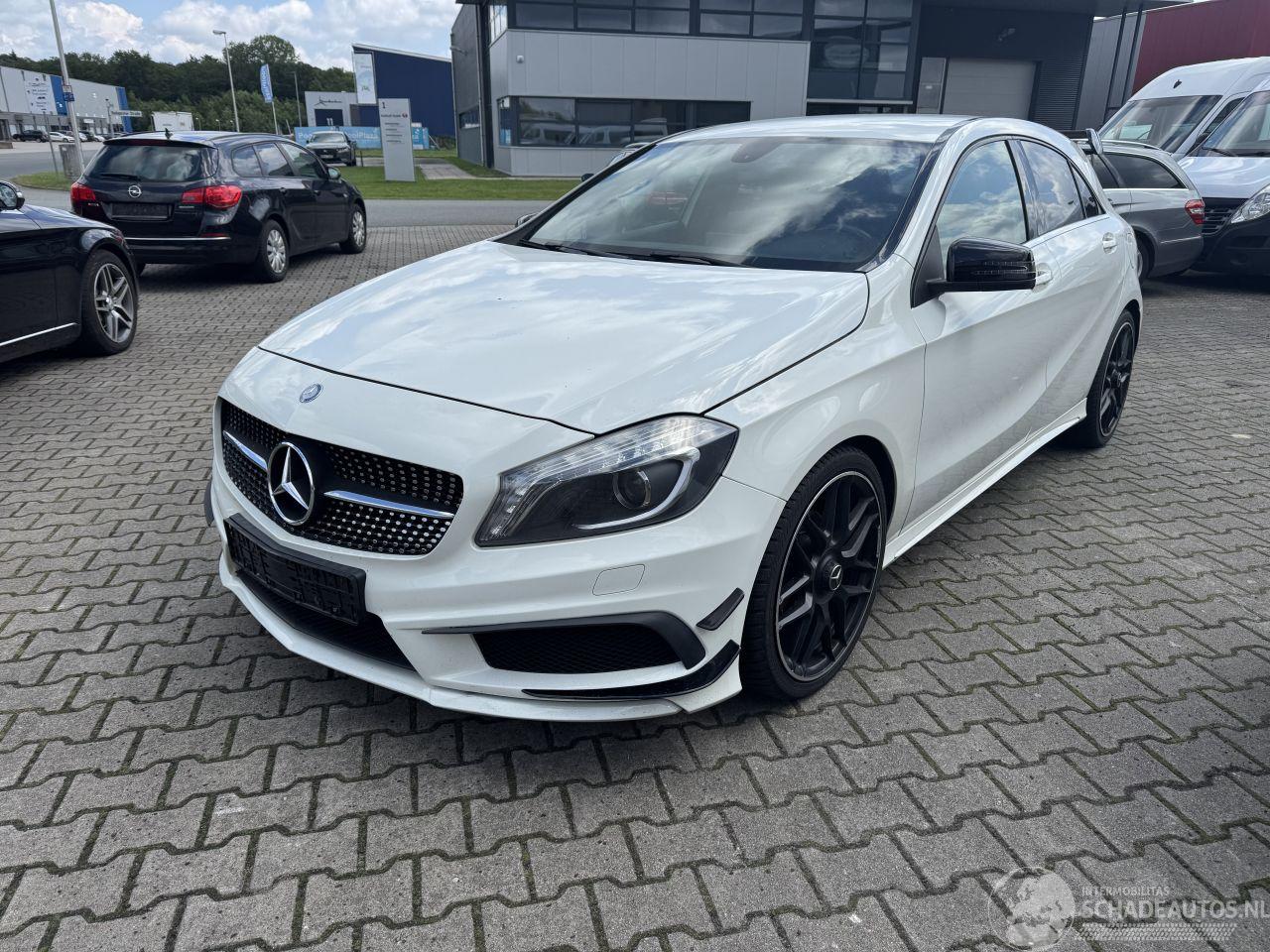 Mercedes A-klasse A180 AUTOMATIK AMG PAKET KLIMA XENON