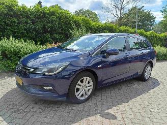damaged passenger cars Opel Astra Sports Tourer 1.6 CDTI Business+ 2016/11