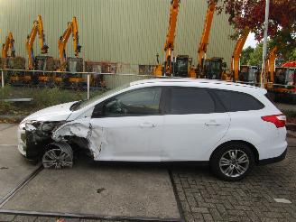 Voiture accidenté Ford Focus 1.0 ecoboost 92kW E5 2014/5