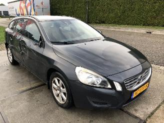 Volvo V-60 2.0 D3 120kW E5 Aut. CLIMA NAVI picture 3